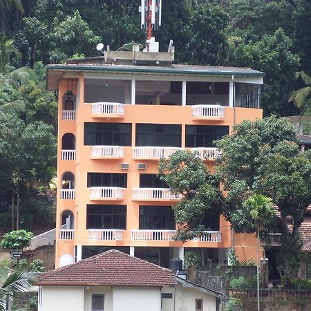 Majestic Tourist Hotel Kandy Esterno foto