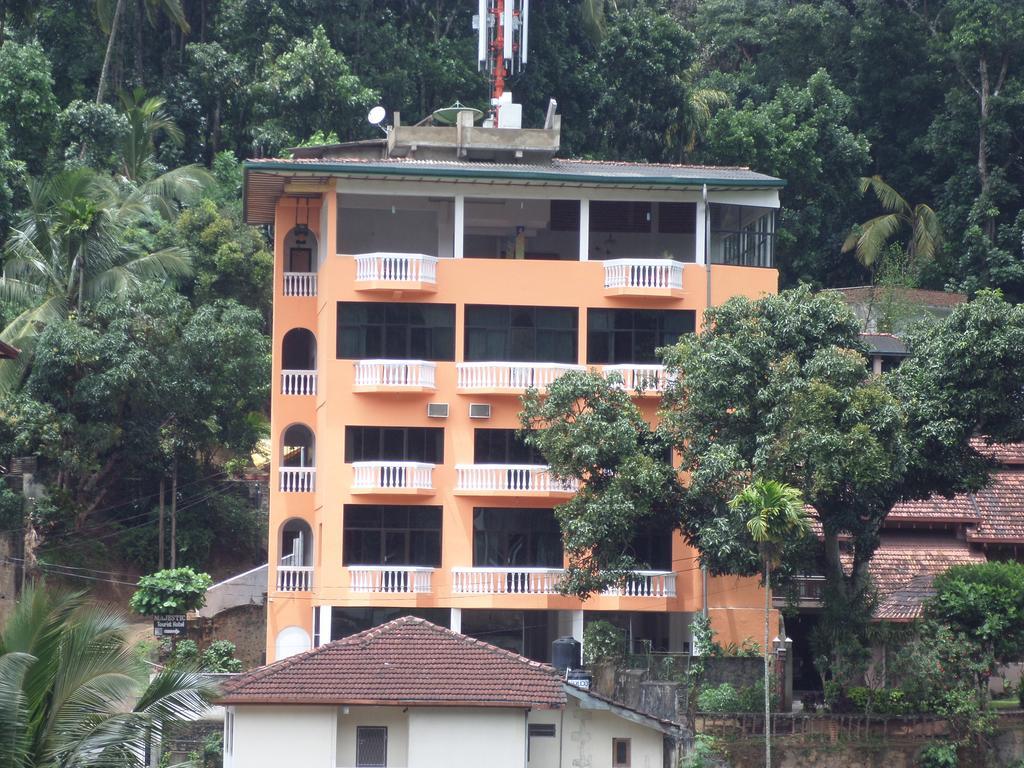 Majestic Tourist Hotel Kandy Esterno foto